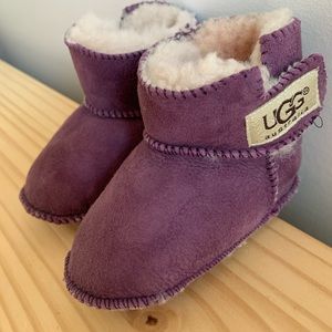 Size 4/5 warm plum colour soft sole baby booties.